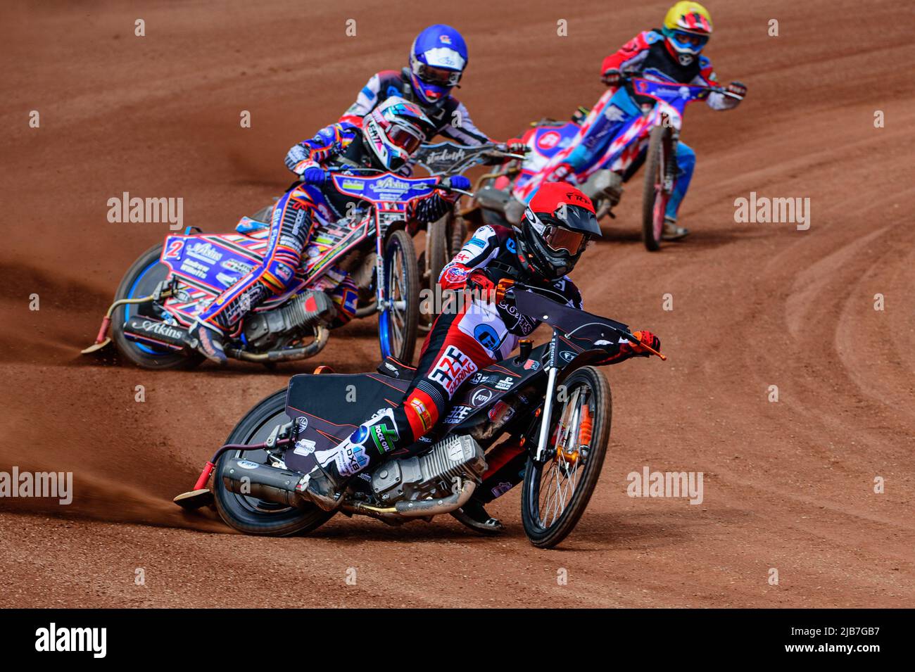 MANCHESTER, REGNO UNITO. GIUGNO 3rd Jack Smith (rosso) guida Henry Atkins (bianco) Freddy Hodder (blu) e Jacob Fellows (giallo) durante la partita della National Development League tra Belle Vue Colts e Oxford Chargers al National Speedway Stadium di Manchester venerdì 3rd giugno 2022. (Credit: Ian Charles | MI News) Credit: MI News & Sport /Alamy Live News Foto Stock