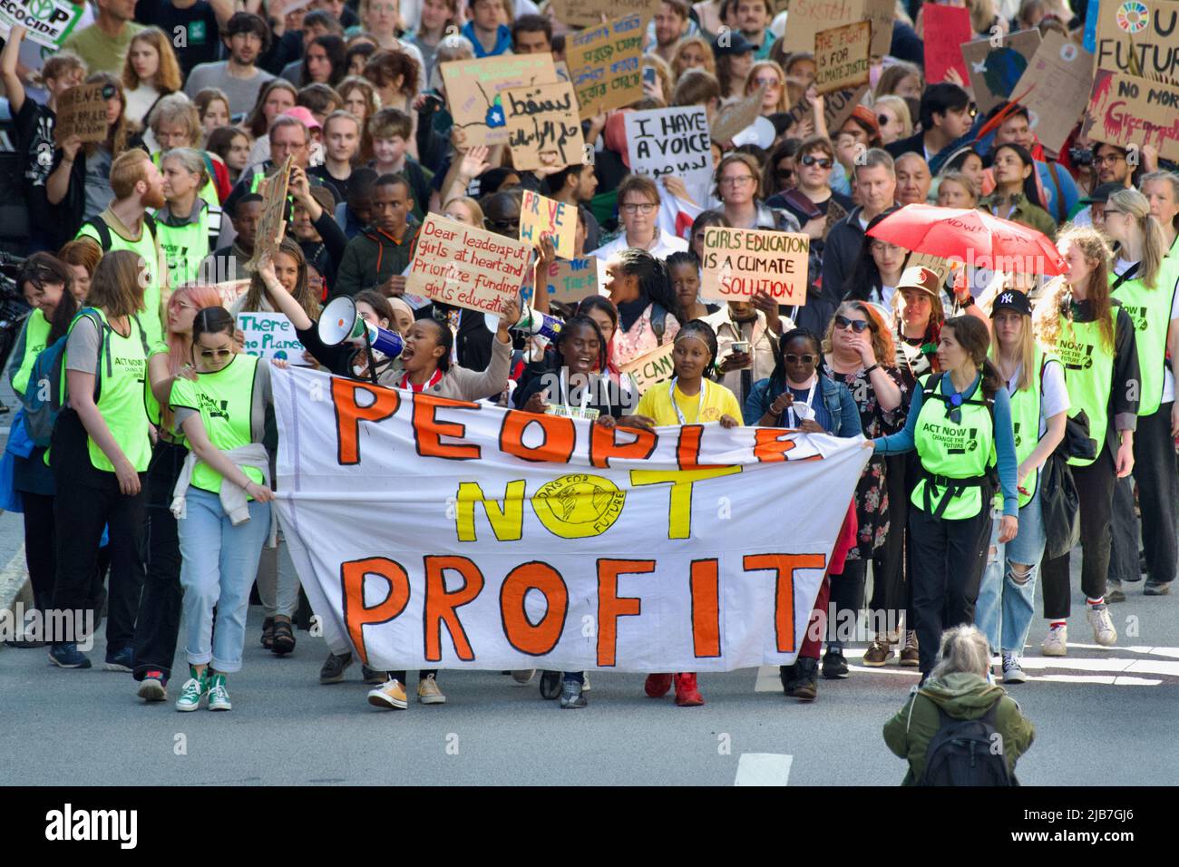 STOCCOLMA, SVEZIA - 3 GIUGNO 2022: Greta Thunberg e venerdì per il futuro dimostrando con gli attivisti del clima a Stoccolma. Foto Stock