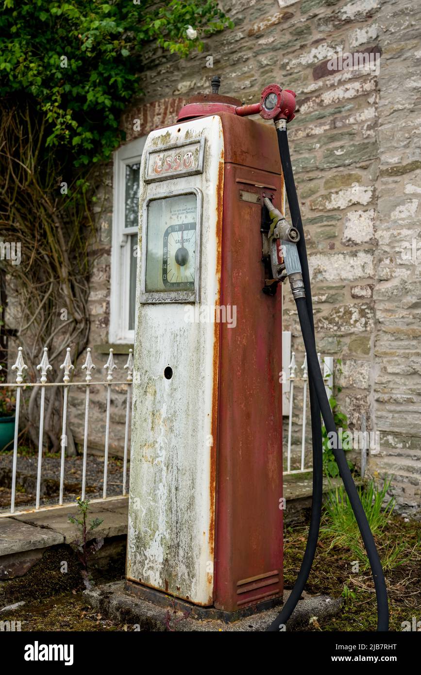 pompa benzina imperiale classica vintage Foto stock - Alamy