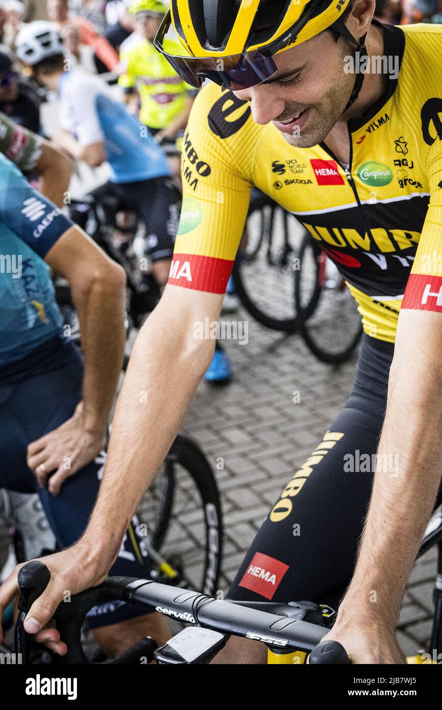MAASTRICHT - ciclista Tom Dumoulin prima dell'inizio del RSM-Wealer Ronde, un criterio a Maastricht. Dumoulin terminerà la sua carriera dopo questa stagione. ANP ROB ANGELAAR Foto Stock
