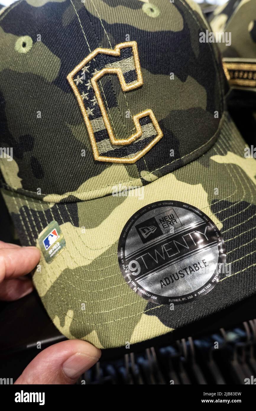 Il negozio di punta della Major League Baseball nel Rockefeller Center offre articoli sportivi di marca team, New York City, USA 2022 Foto Stock