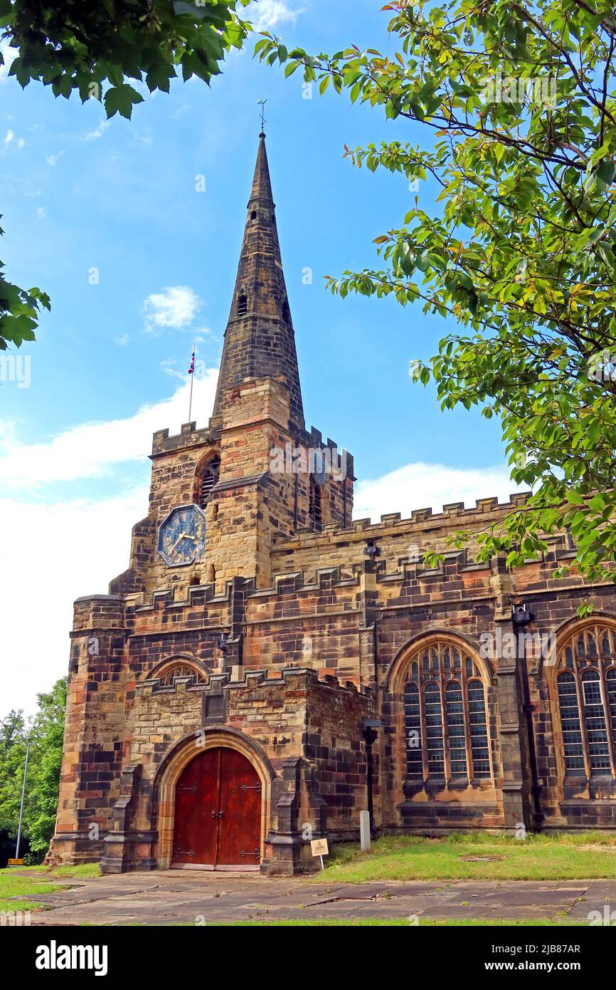 Chiesa parrocchiale di St Oswald, e orologio, Golborn Road, Winwick, Warrington, Cheshire, Inghilterra, Regno Unito, WA2 8SZ Foto Stock