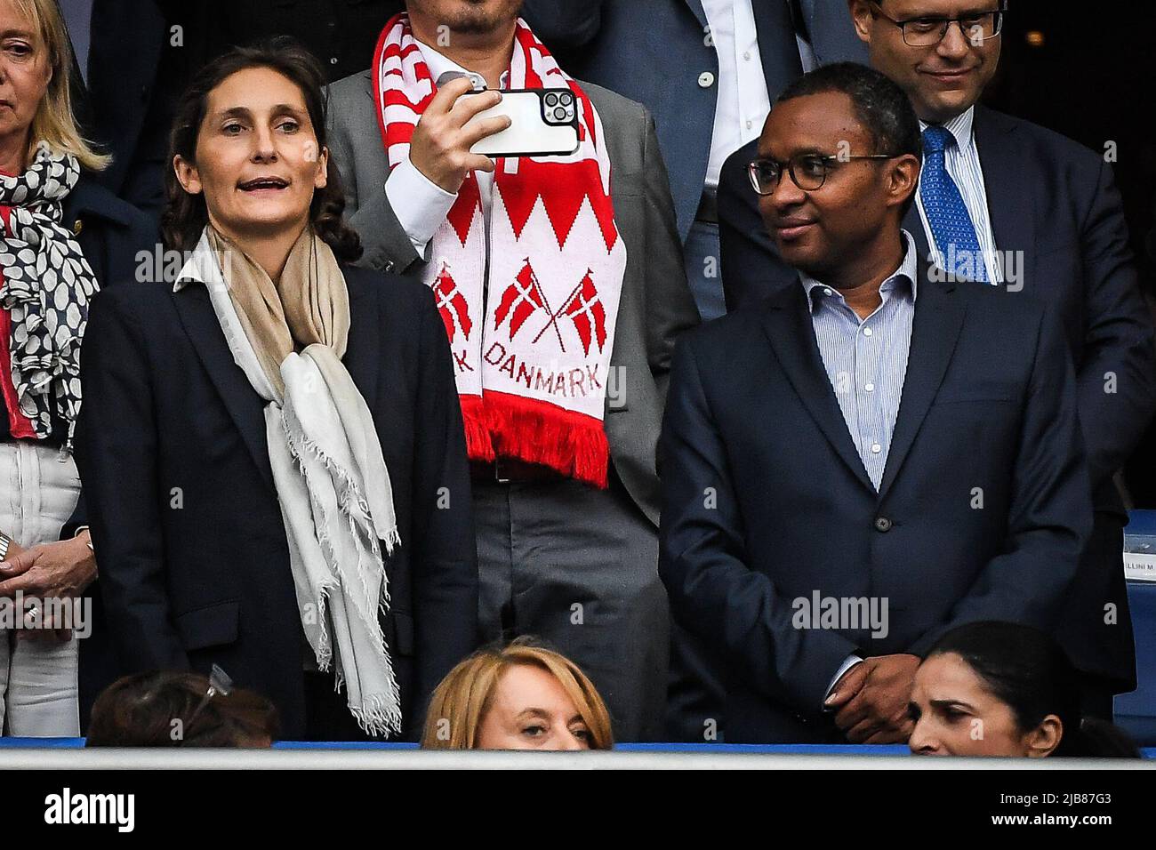 Parigi, Francia. 3rd giugno 2022. Il ministro francese dell'Istruzione e della Gioventù Pap NDIAYE e il ministro francese dello Sport Amelie OUDEA-CASTERA durante la partita di calcio della UEFA Nations League A - Group 1 tra Francia e Danimarca allo Stade de France il 03 giugno 2022 a Saint-Denis, nei pressi di Parigi, Francia. (Credit Image: © Matthieu Mirville/ZUMA Press Wire) Credit: ZUMA Press, Inc./Alamy Live News Foto Stock