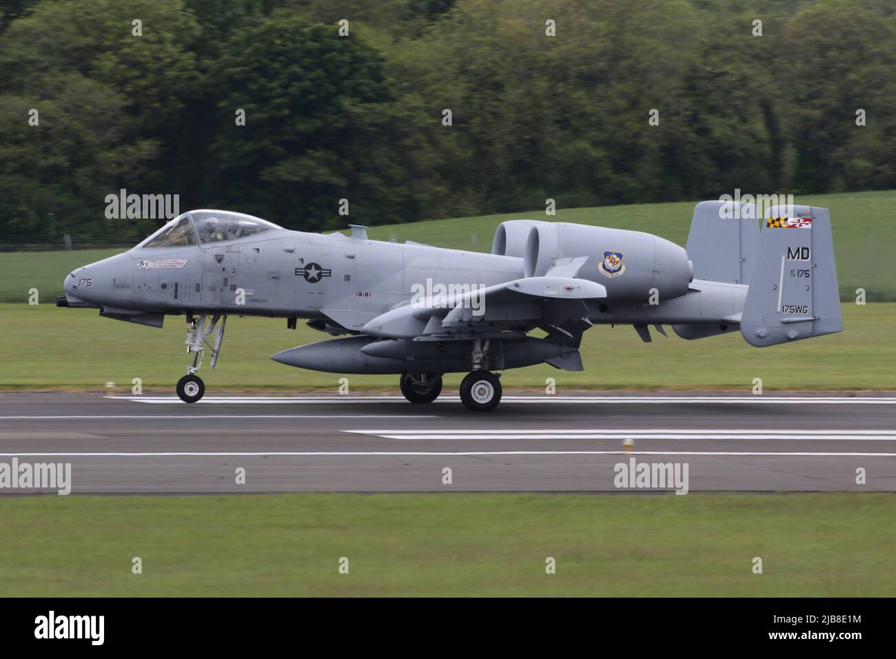 79-0175, una Repubblica di Fairchild A-10C Thunderbolt II (o Warthog) operata dalla 175th Wing della Guardia Nazionale aerea del Maryland dell'Aeronautica militare degli Stati Uniti, arrivando all'Aeroporto Internazionale di Prestwick in Ayrshire. L'aeromobile era uno dei dieci a-10Cs che attraversavano Prestwick durante il viaggio di ritorno dalla Lettonia agli Stati Uniti, dopo aver partecipato all'esercizio di Swift Response. Foto Stock