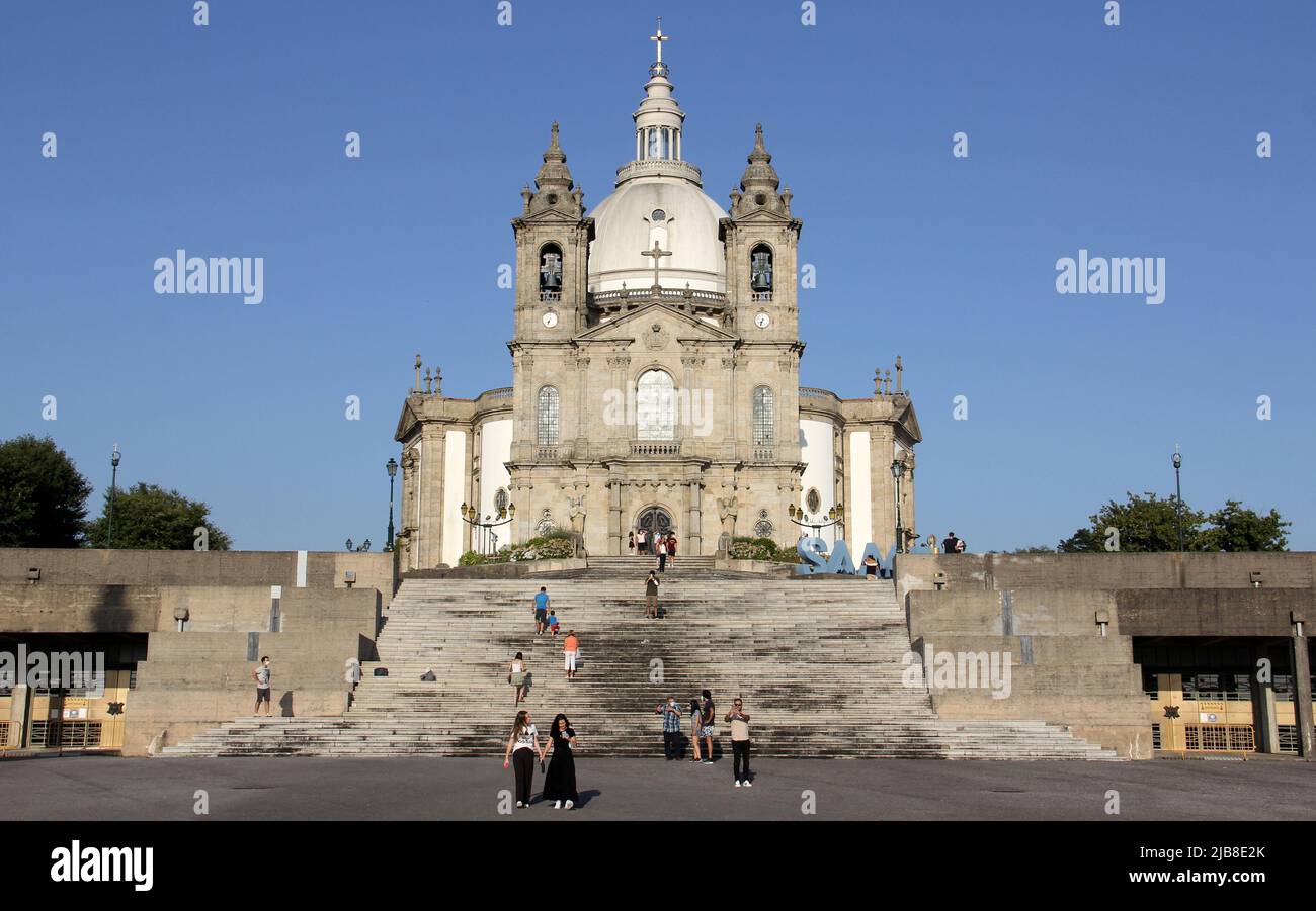 Santuario di nostra Signora di Sameiro, basilica neoclassica con vista sul paesaggio circostante, vista nel tardo pomeriggio luce del sole, Braga, Portu Foto Stock