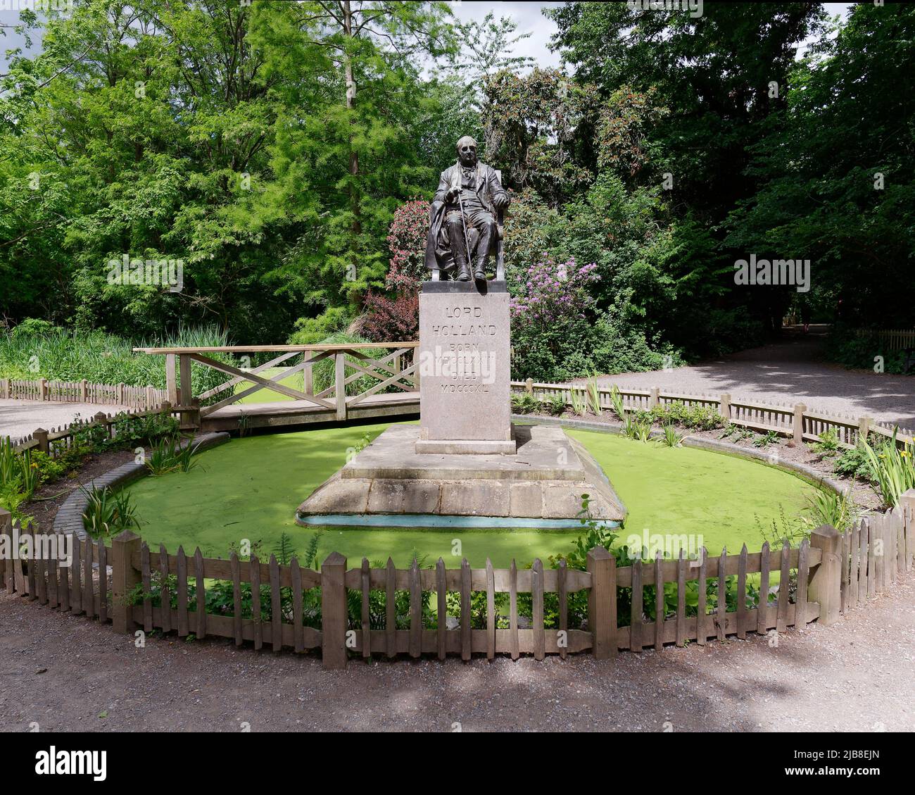 Londra, Grande Londra, Inghilterra, maggio 28 2022: Statua di Lord Holland in Holland Park nella zona di Kensington. Foto Stock