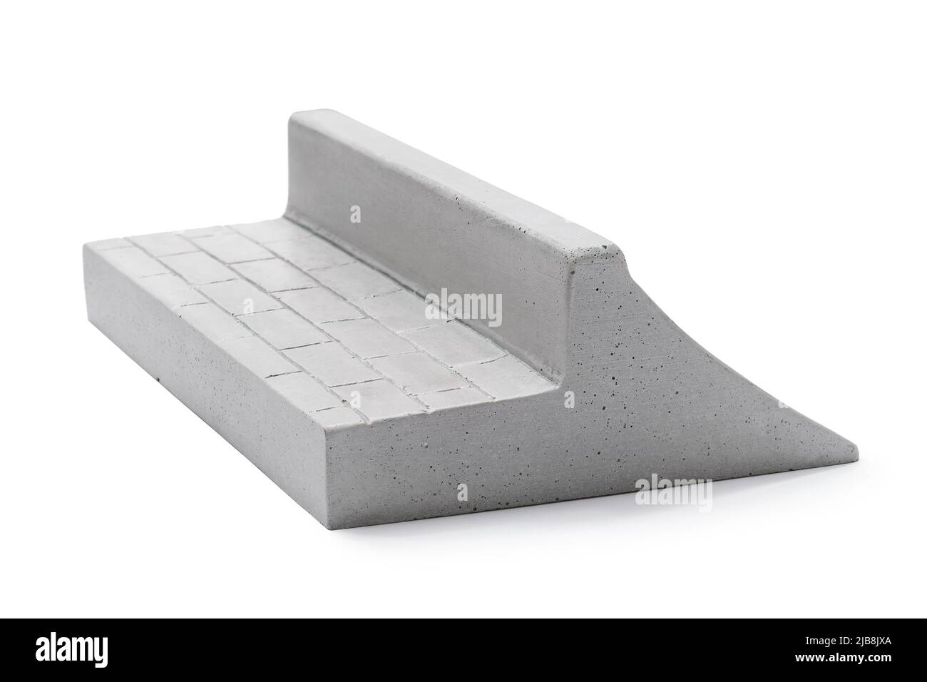 Rampa in gesso grigio con due lati per il fingerboard, isolata su sfondo bianco Foto Stock