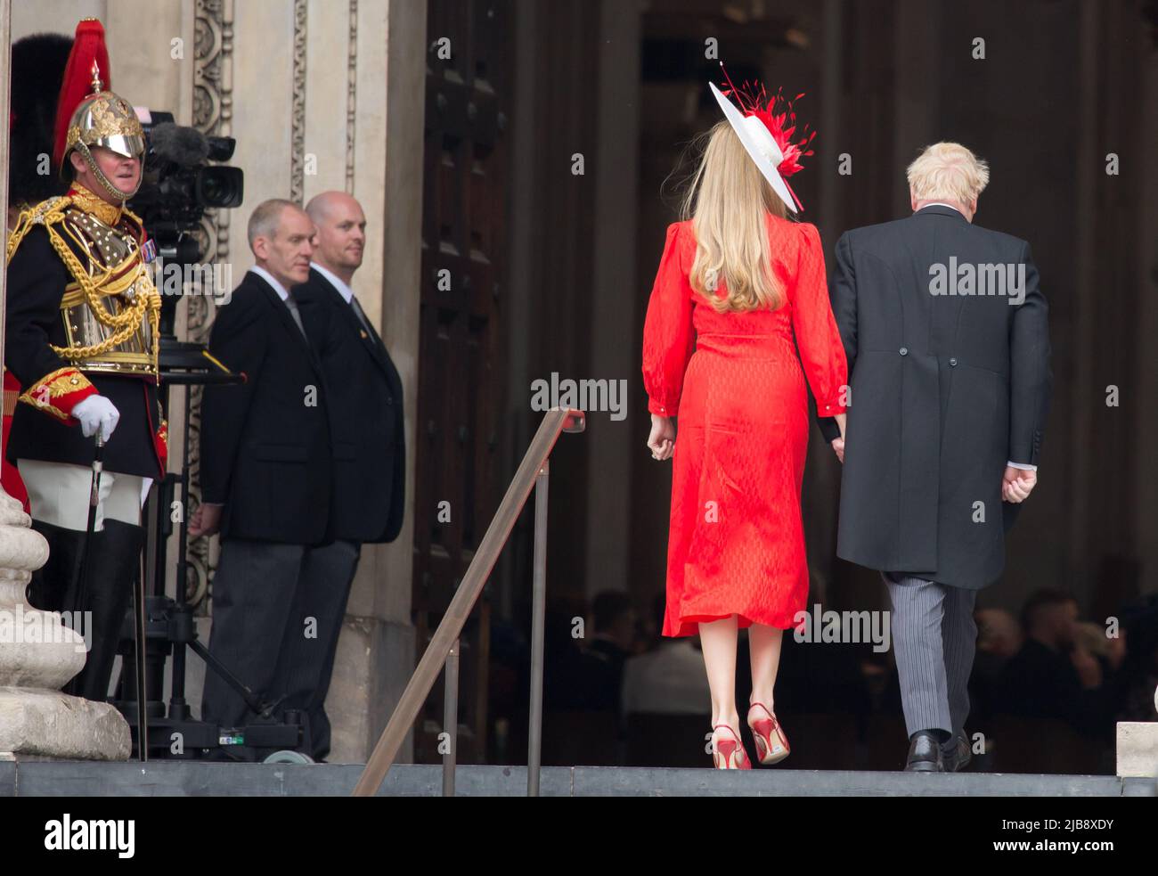 Londra uk 3rd giugno 2022 Servizio del Ringraziamento per la Regina Elisabetta II Platinum Jubilee il primo Ministro britannico Boris Johnson sua moglie Carrie Symonds Foto Stock