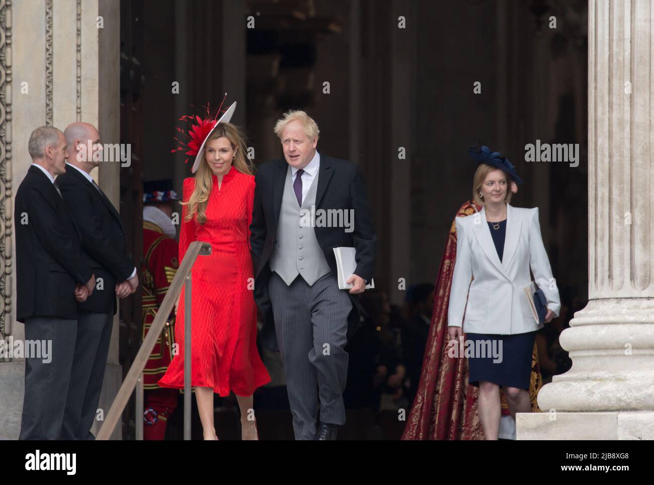 Londra uk 3rd giugno 2022 Servizio del Ringraziamento per la Regina Elisabetta II Platinum Jubilee il primo Ministro britannico Boris Johnson , sua moglie Carrie Symonds Foto Stock