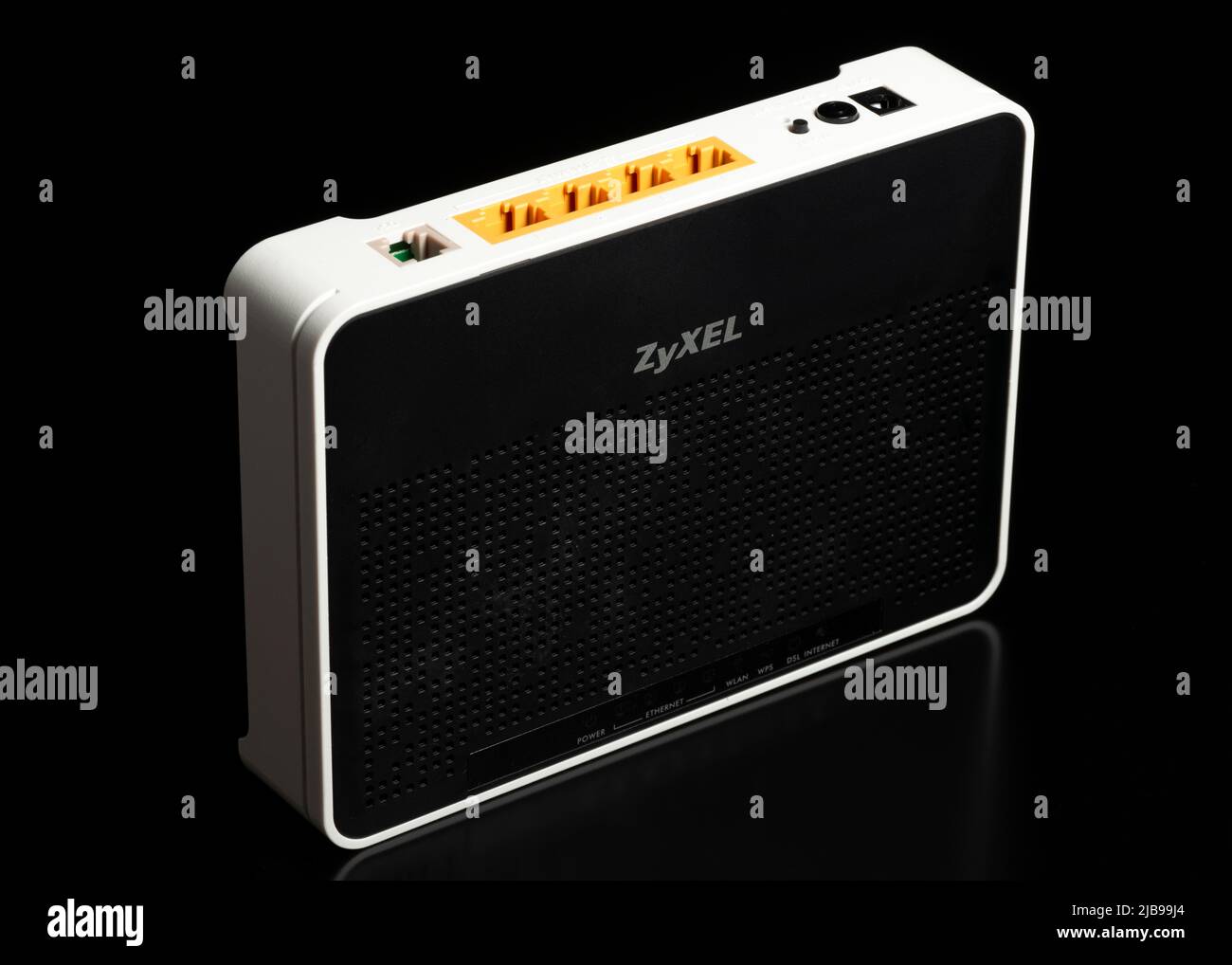 Router Zyxel per la connettività Internet domestica. Foto Stock