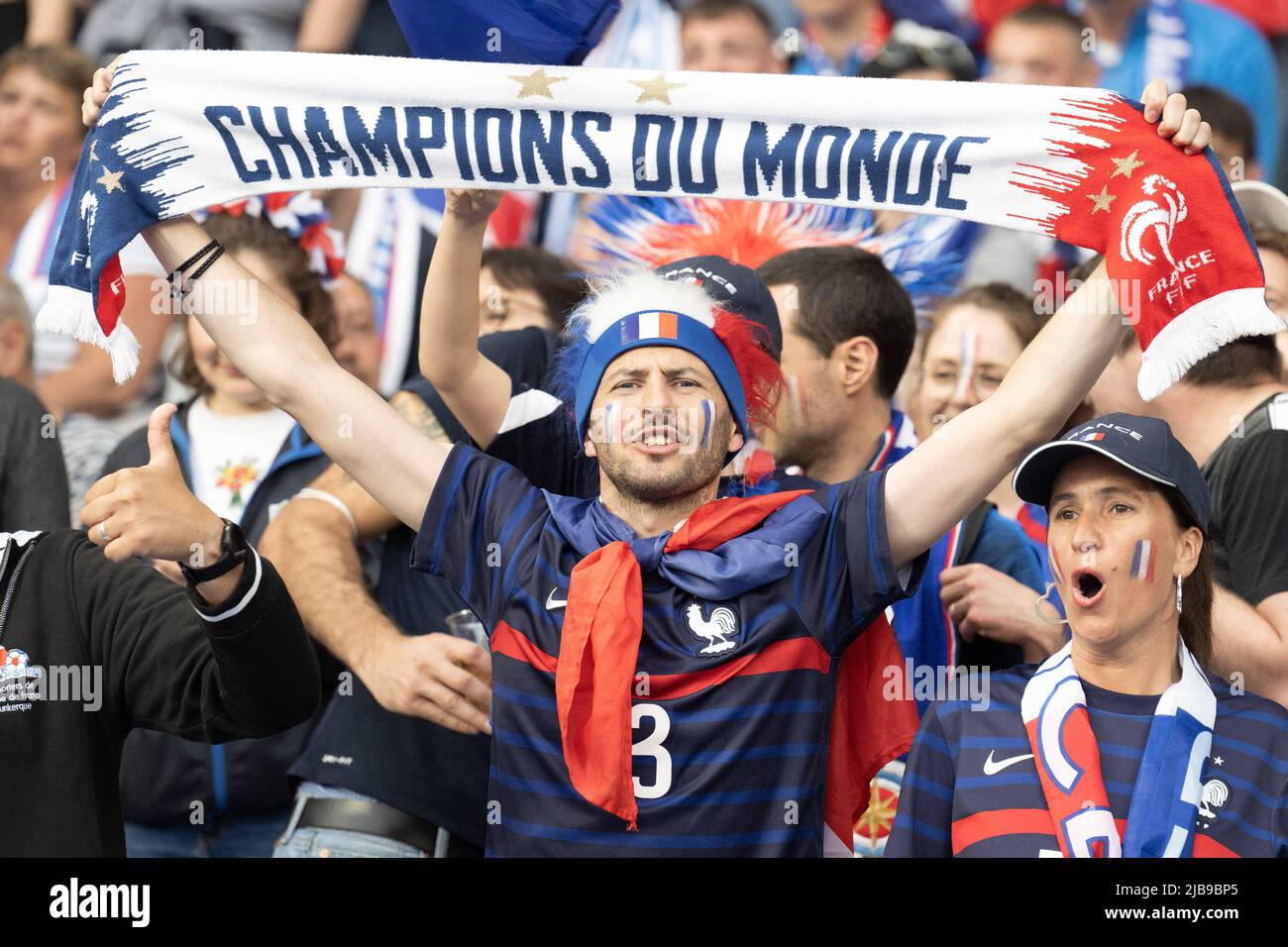 I sostenitori della Francia durante la Lega delle Nazioni UEFA Una partita del Gruppo 1 tra Francia e Danimarca allo Stade de France il 03 giugno 2022 a Parigi, Francia. Foto di David Niviere/ABACAPRESS.COM Foto Stock