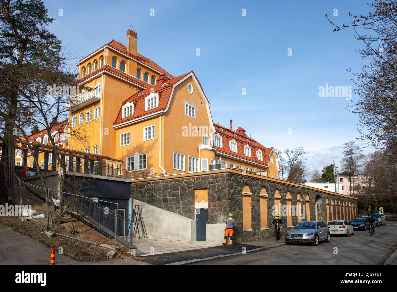 Munkkiniemen pensiaatti, edificio residenziale in stile Jugend progettato da Eliel Saarinen (1918), nel distretto di Munkkiniemi di Helsinki, Finlandia Foto Stock