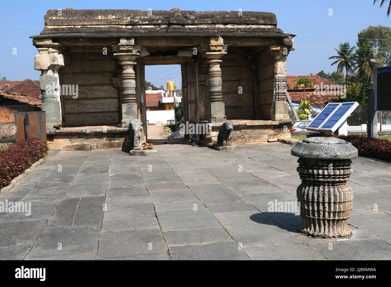 Bella Basadi Halli Jain Vijaya Adinatha Tempio, vicino Hoysaleswara tempio, Halebidu, Hassan, Karnataka, India Foto Stock