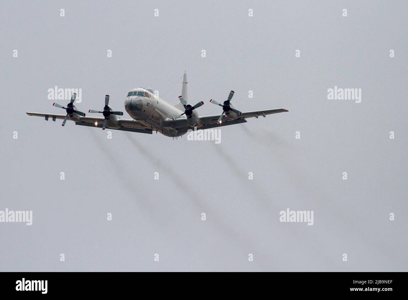 Yamato, Giappone. 26th Feb 2019. Un velivolo di ricognizione marittimo Lockheed P-3C Orion con la forza di autodifesa marittima giapponese decollo dalla struttura aerea navale di Atsugi vicino a Yamato. Kanagawa. (Credit Image: © Damon Coulter/SOPA Images via ZUMA Press Wire) Foto Stock