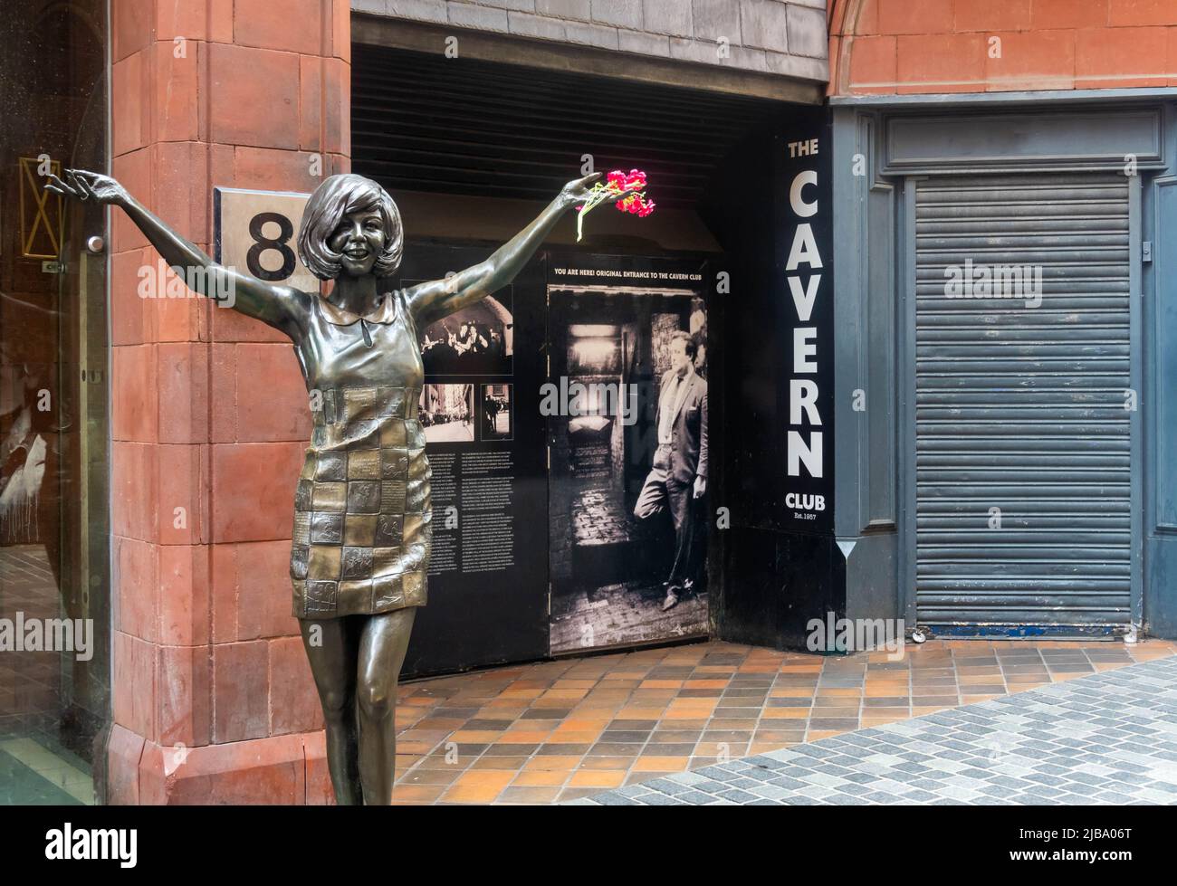 Statua Cilla Black nel centro di Liverpool fuori dal Cavern Club in Mathew Street Foto Stock
