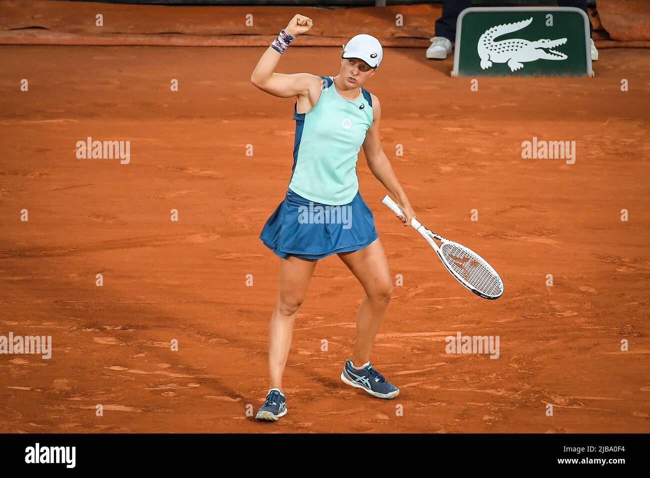 IgA SWIATEK di Polonia celebra il suo punto durante il quattordici giorno di Roland-Garros 2022, French Open 2022, Grand Slam torneo di tennis il 04 giugno 2022 allo stadio Roland-Garros di Parigi, Francia - Foto Matthieu Mirville / DPPI Foto Stock