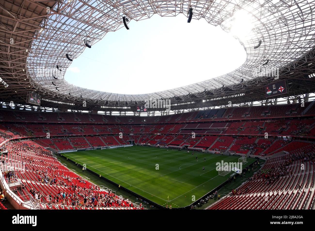 Vista generale dall'interno dello stadio prima della partita della UEFA Nations League presso la Puskas Arena di Budapest. Data foto: Sabato 4 giugno 2022. Foto Stock