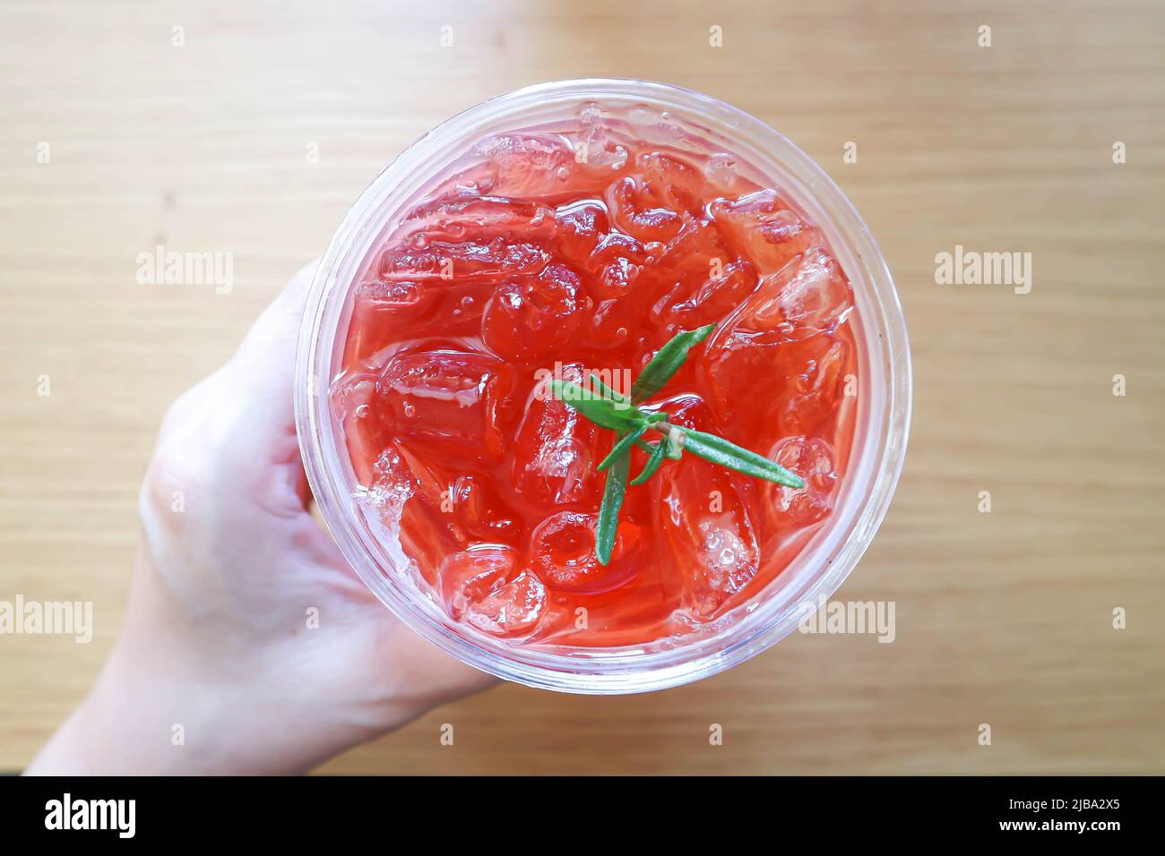 succo di cocomero, frullato di cocomero o fragola soda italiana o succo di fragola per servire Foto Stock