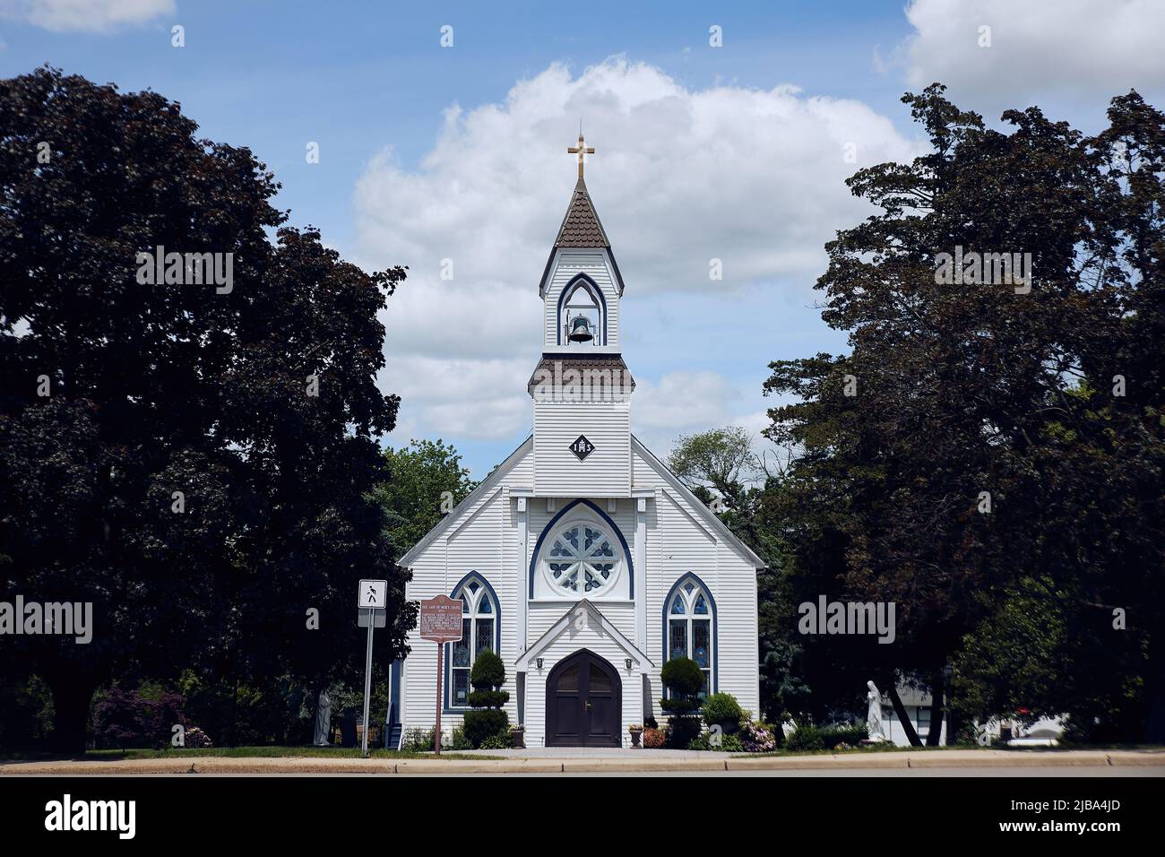 Morrisville, New Jersey, Stati Uniti. 30 maggio 2022: White, chiesa cattolica a Morrisville, NJ, USA. Foto Stock