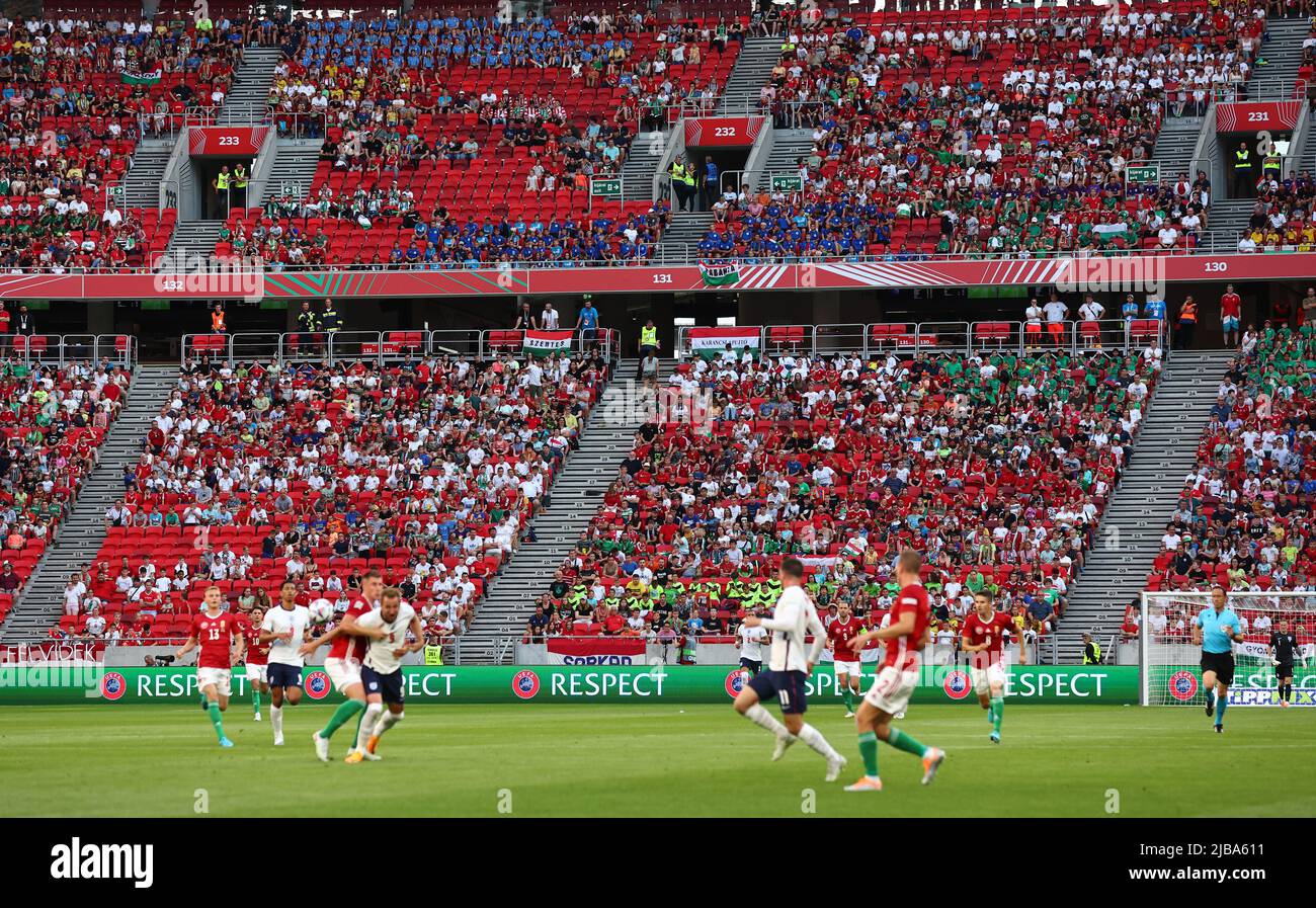 Budapest, Ungheria, 4th giugno 2022. L'Inghilterra gioca la loro partita guardata dai bambini durante la partita della UEFA Nations League alla Puskas Arena di Budapest. Il credito d'immagine dovrebbe leggere: David Klein / Sportimage Credit: Sportimage/Alamy Live News Foto Stock