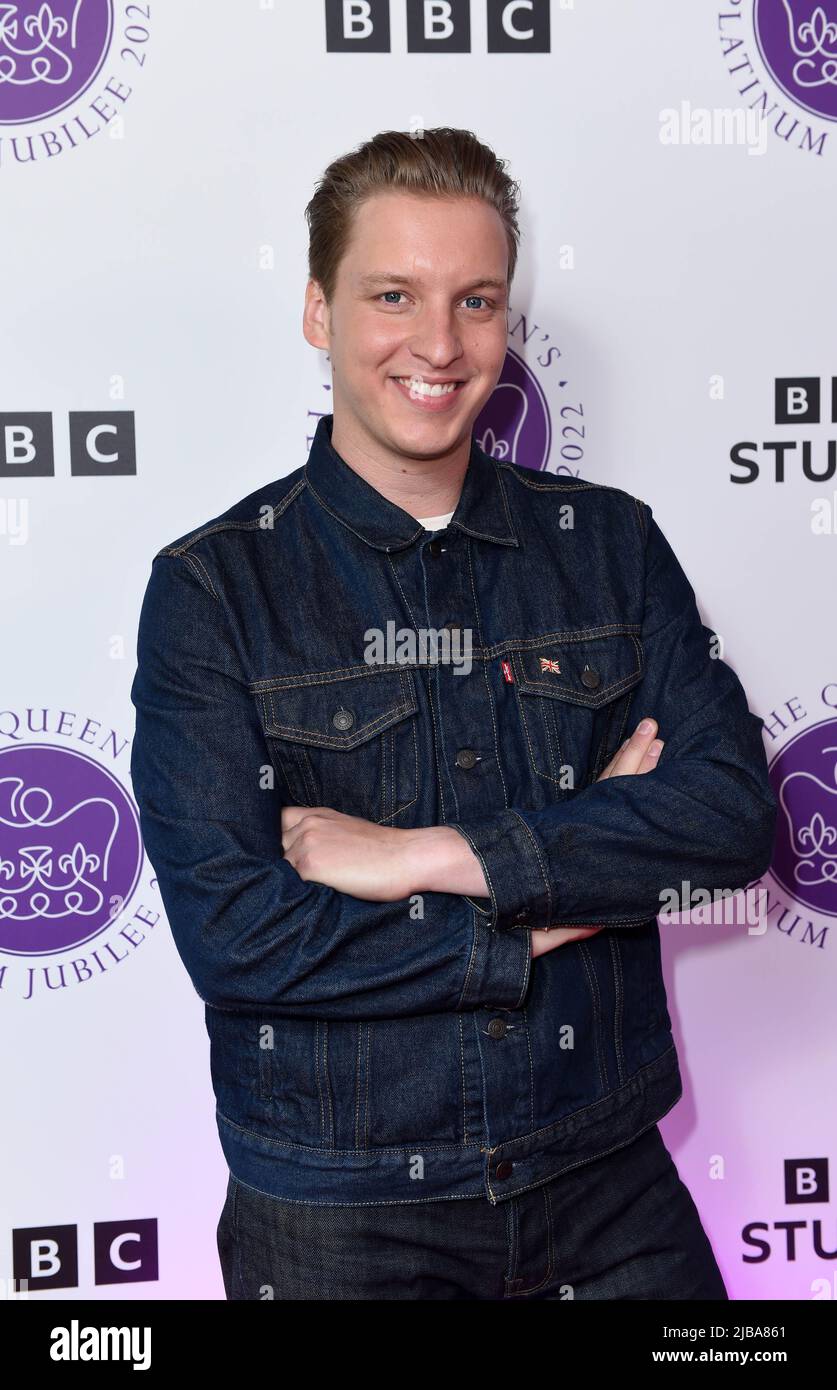 SOLO PER USO EDITORIALE George Ezra partecipa alla BBC Platinum Party presso la sala stampa del backstage Palace di Londra, il terzo giorno delle celebrazioni del Platinum Jubilee per la Regina Elisabetta II Data foto: Sabato 4 giugno 2022. Foto Stock