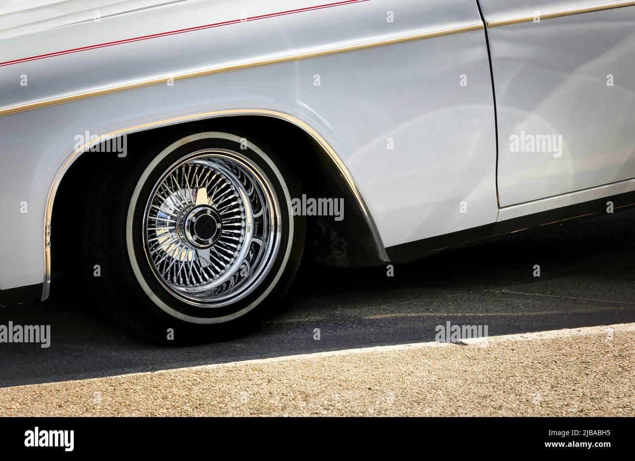 Un'auto d'epoca che mostra la sua idraulica in un incontro auto a El Paso, Texas. Foto Stock