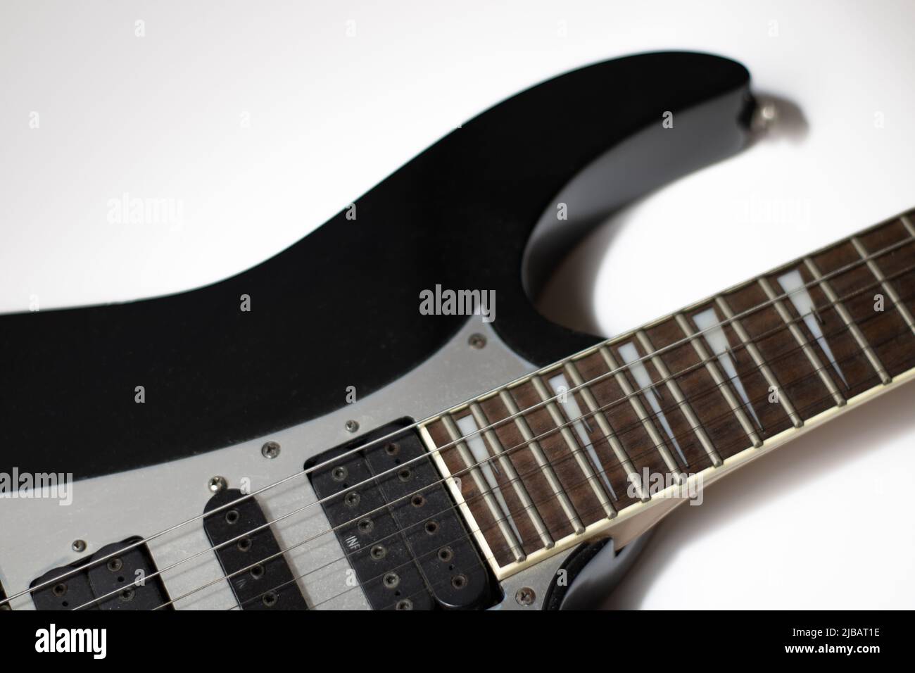 Chitarra elettrica in bianco e nero Foto Stock