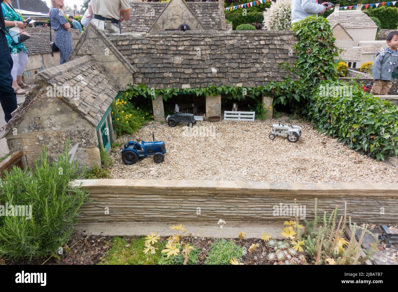 Bourton sul villaggio modello d'acqua Foto Stock