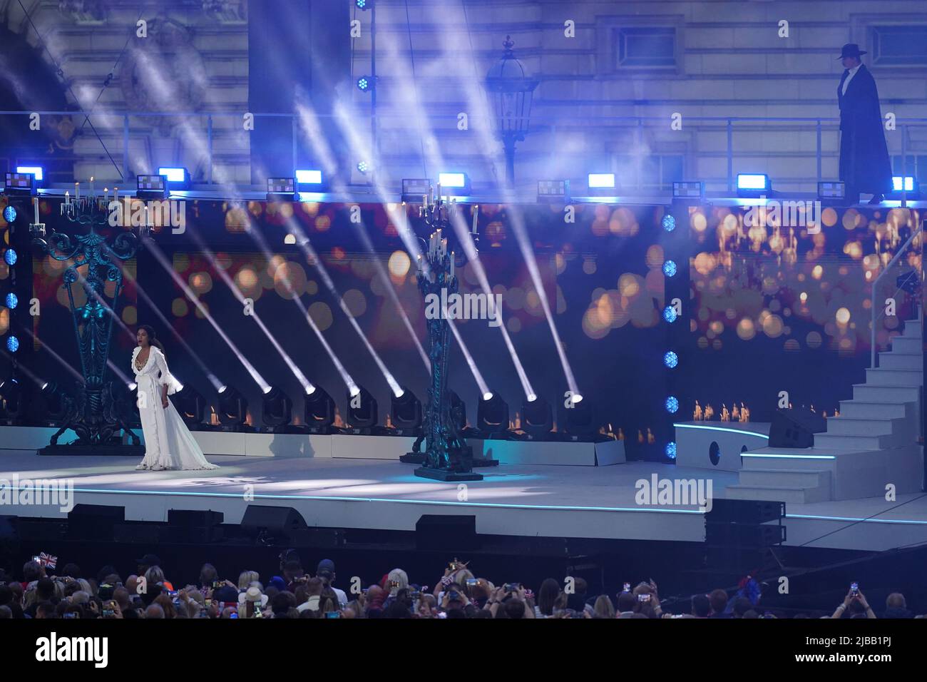 Il cast del Fantasma dell'Opera che si esibisce durante il Platinum Party al Palace di fronte a Buckingham Palace, Londra, il terzo giorno delle celebrazioni del Platinum Jubilee per la Regina Elisabetta II Data foto: Sabato 4 giugno 2022. Foto Stock