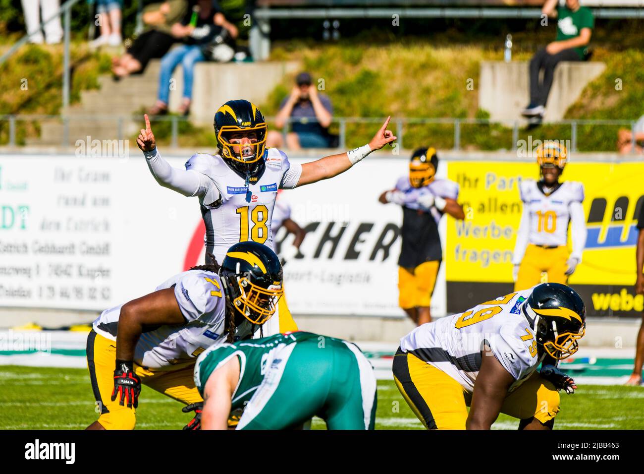Campionato di calcio dell'Europa centrale, semifinali del CEFL. 04.June 2022 ,Shwaebish Hall QB # 18 Conor Miller / Flash de la Courneuve Foto Stock