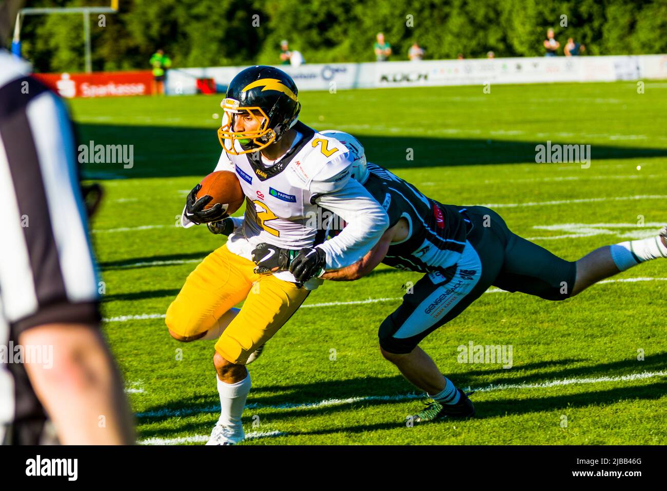 Campionato di calcio dell'Europa centrale, semifinali del CEFL. 04.June 2022 ,Shwaebish Hall WR # 2 Sofiane Mahmoudi / Flash de la Courneuve Foto Stock