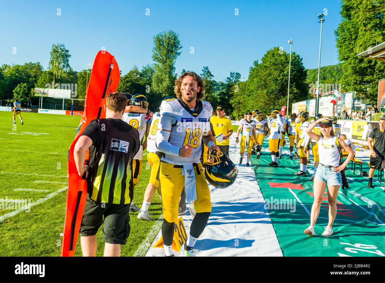 Campionato di calcio dell'Europa centrale, semifinali del CEFL. 04.June 2022 ,Shwaebish Hall QB # 18 Conor Miller / Flash de la Courneuve Foto Stock