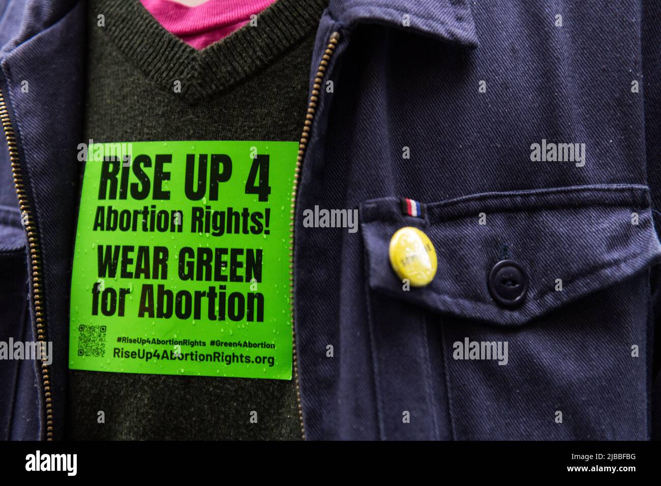 Seattle, Stati Uniti. 4th Giu 2022. Rise Up 4 diritti di aborto rovesci Roe? Inferno No! marcia su Capitol Hill per sostenere e preservare Roe V. Wade. In tutto il paese sono in corso proteste settimanali prolungate a seguito della fuga di notizie secondo cui la Corte Suprema potrebbe essere pronta a rovesciare il diritto storico. Gli attivisti si stanno battendo per alzarsi e proteggere Roe V. Wade per evitare il rovesciamento della storica decisione che dà alle donne il diritto di scegliere nel 1973. James Anderson/Alamy Live News Foto Stock