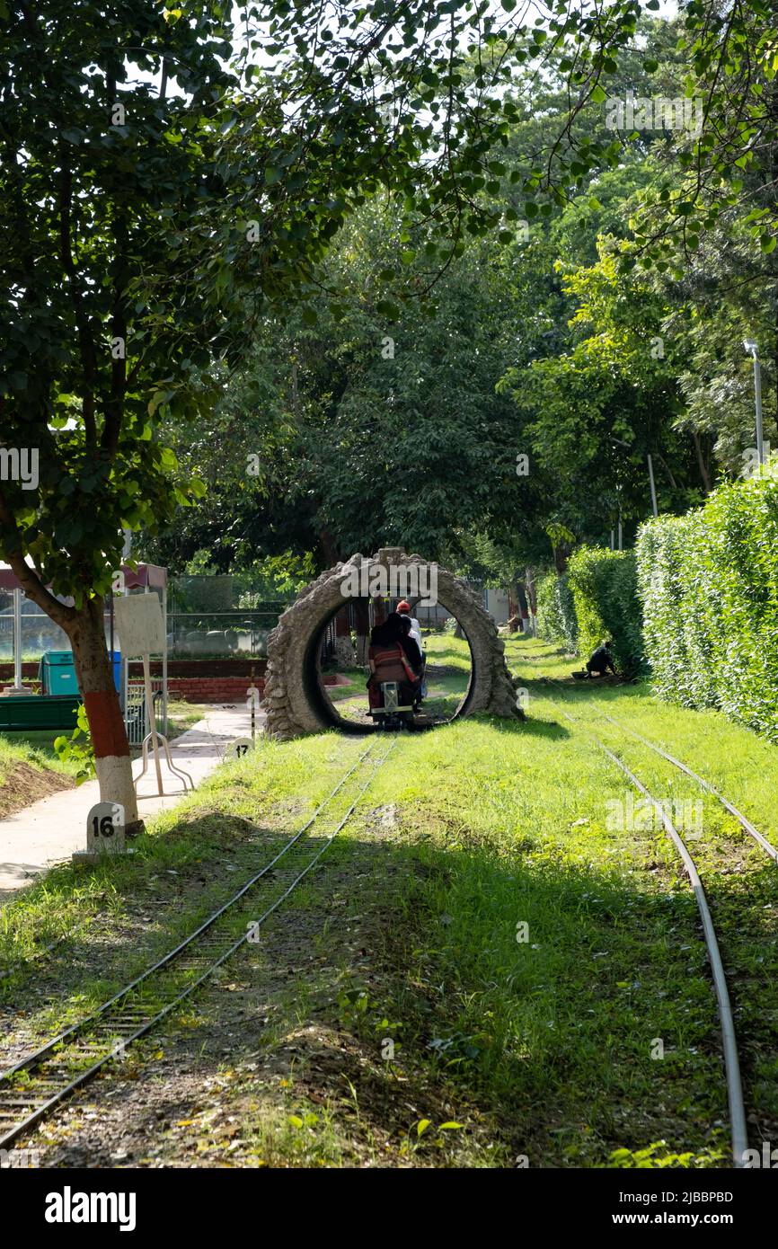 I passeggeri potranno godersi un giro in treno giocattolo presso il National Railway Museum di Delhi. Foto Stock