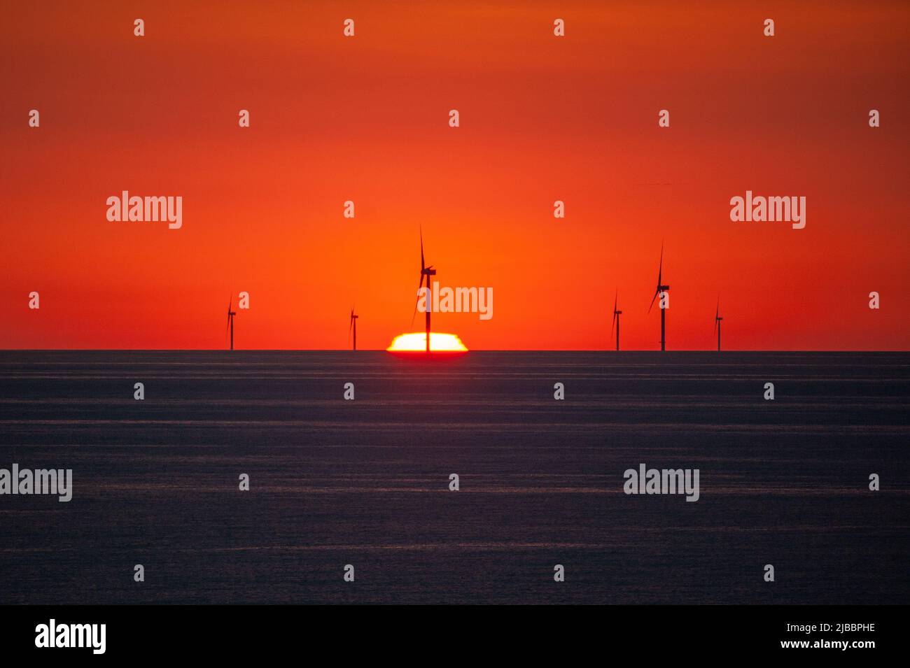 Kriegers Flak Windfarm all'orizzonte da mons Flint danimarca Foto Stock