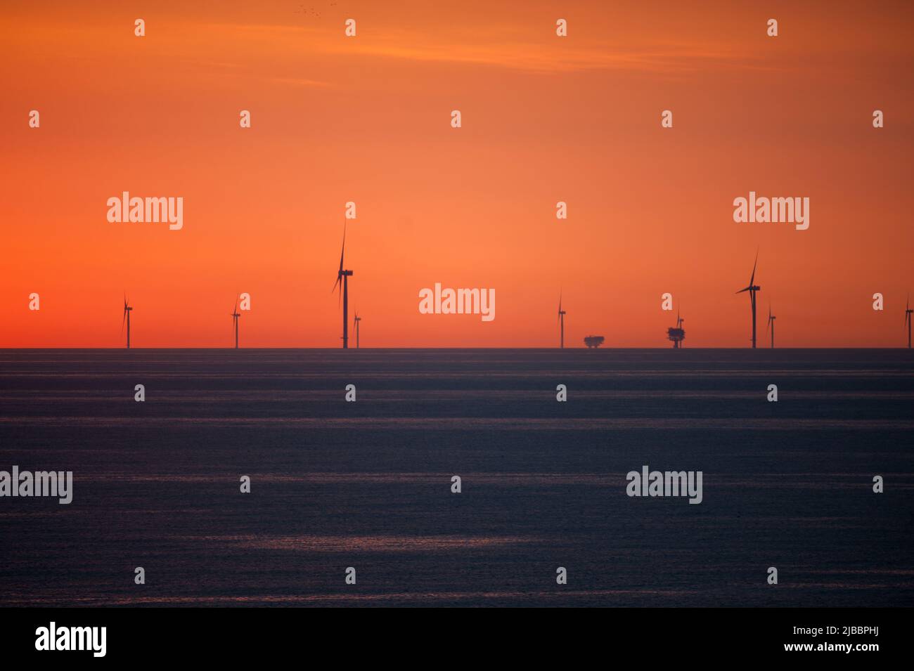 Kriegers Flak Windfarm all'orizzonte da mons Flint danimarca Foto Stock