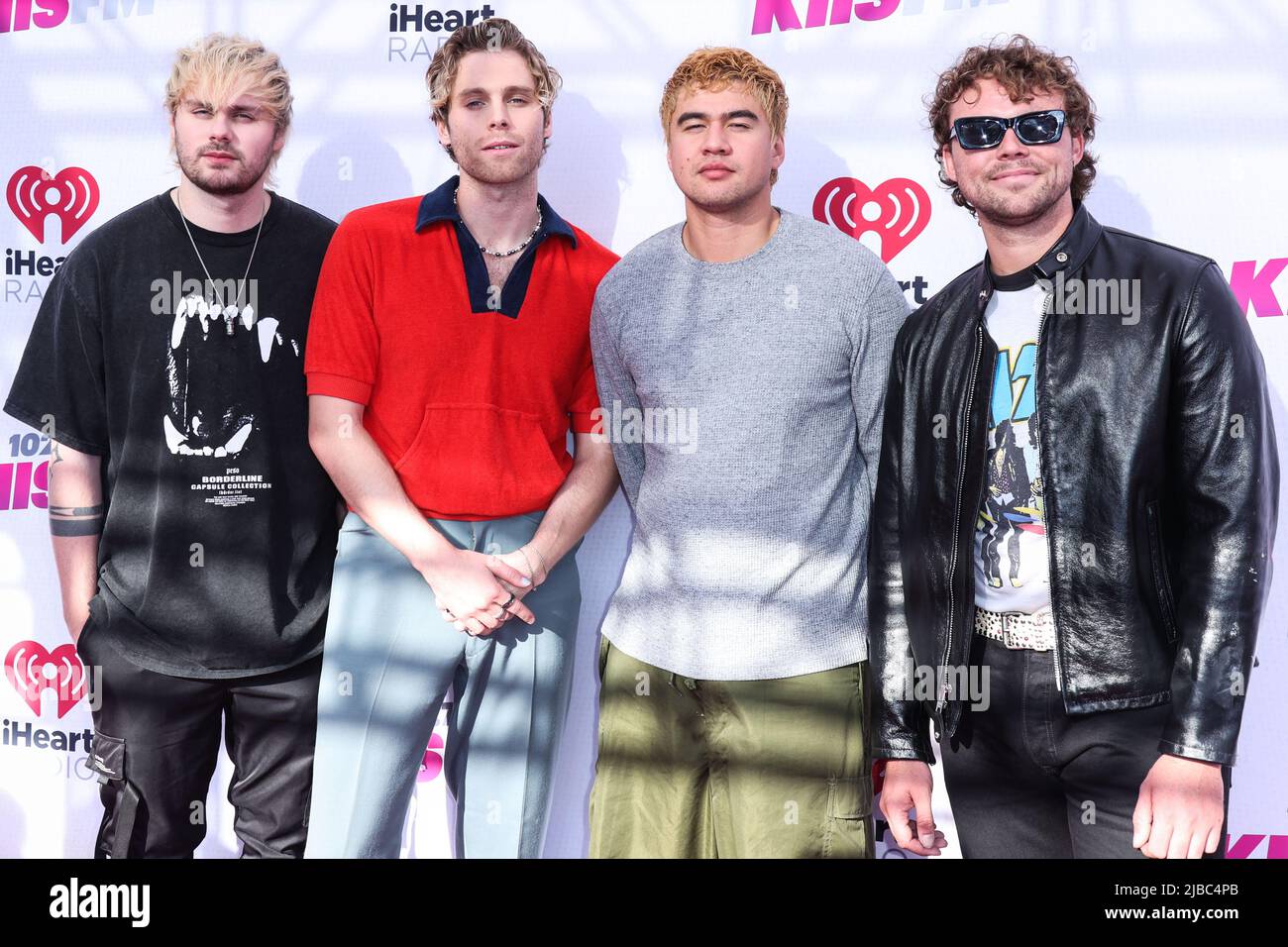 CARSON, LOS ANGELES, CALIFORNIA, Stati Uniti d'America - 04 GIUGNO: Michael Clifford, Ashton Irwin, Calum Hood e Luke Hemmings di 5 secondi di estate (5SOS) frequenta il 2022 iHeartradio Wango Tango tenuto al Dignity Health Sports Park il 4 giugno 2022 a Carson, Los Angeles, California, Stati Uniti. (Foto di Xavier Collin/Image Press Agency) Foto Stock