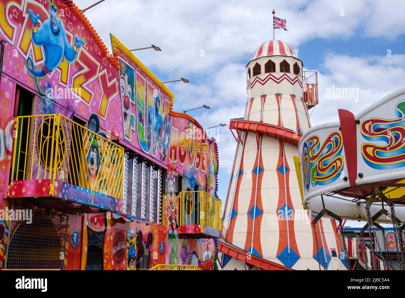 Il vecchio scheletro di helter al Rainbow Park funfair, Hunstanton, Norfolk, Inghilterra Foto Stock