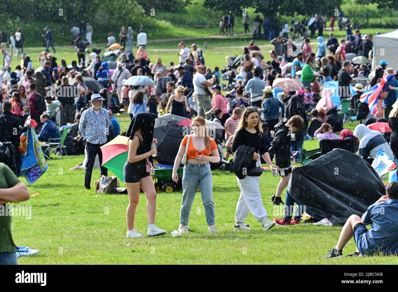 Persone nel parco all'evento Jubillee weekend Foto Stock Persone nel parco all'evento Jubillee weekend Foto Stock