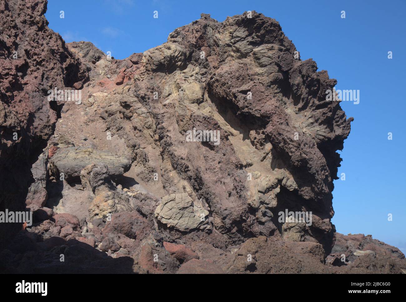 Roccia vulcanica intorno al capo Punta de las Arenas nella parte occidentale di Gran Canaria, chiamata anche Playa de Artenara Foto Stock