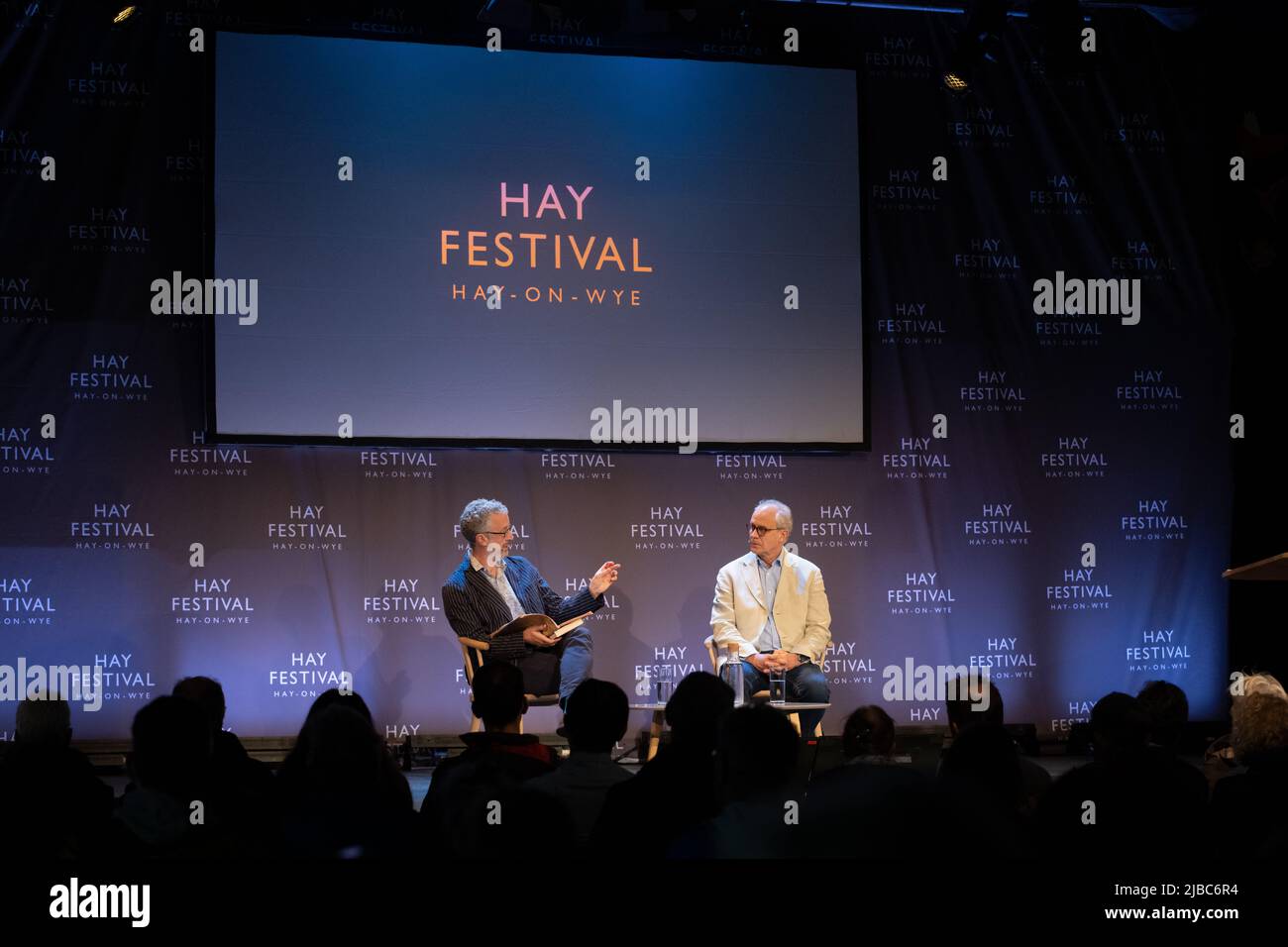 Hay-on-Wye, Galles, Regno Unito. 5th giugno 2022. Charles Clover in conversazione con Andy Fryers al Festival Hay 2022, Galles. Credit: Sam Hardwick/Alamy. Foto Stock