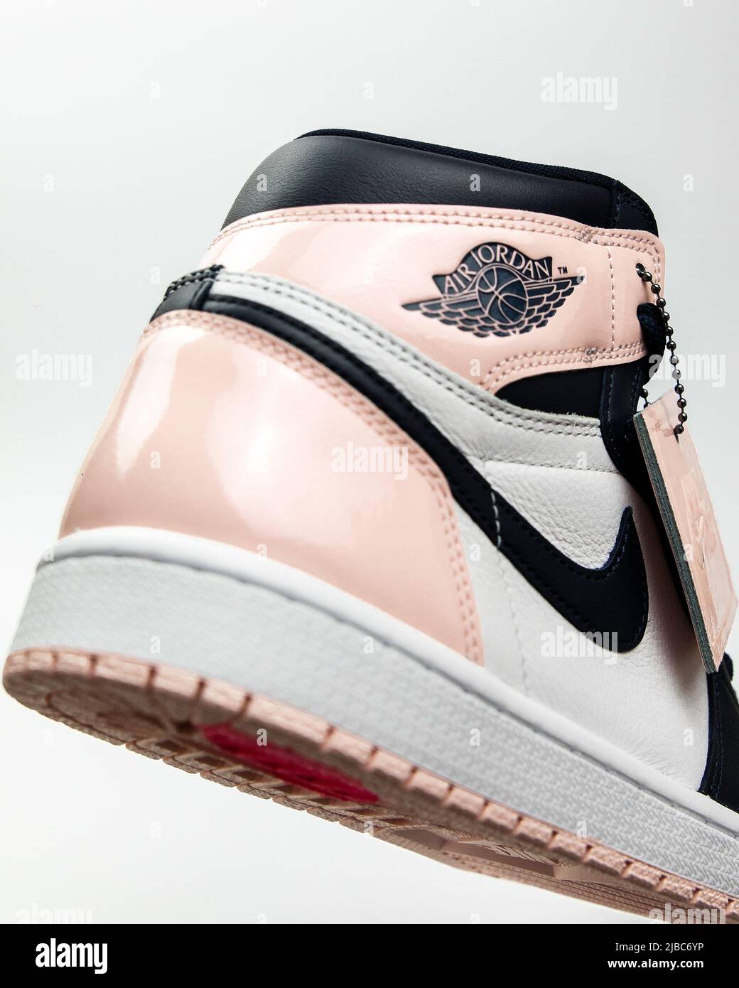 Nike Air Jordan 1 Atmosphere (Bubblegum) primo piano in studio Foto Stock