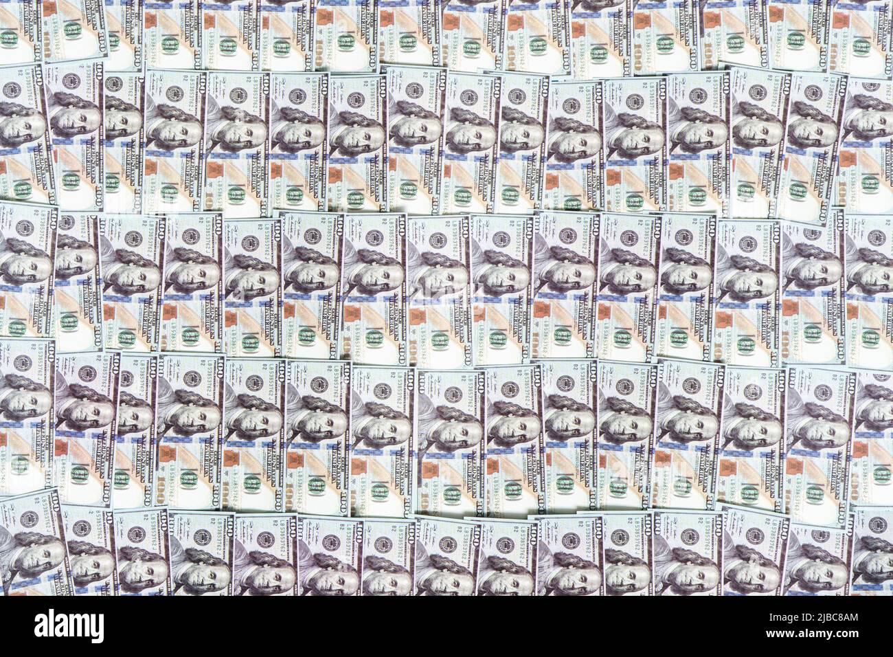 Sfondo con soldi americani cento dollari fatture. Lotto di carta fatture di dollari americani sullo sfondo. Foto Stock