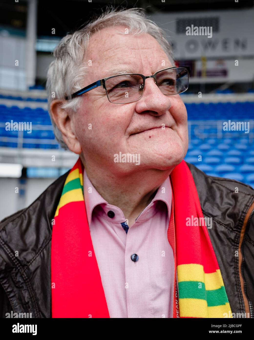 CARDIFF, REGNO UNITO. 05th giugno 2022. Dafydd Iwan prima della finale della Coppa del mondo FIFA 2022 tra Galles e Ucraina al Cardiff City Stadium il 5th giugno 2022. (PIC di John Smith/FAW) Credit: Football Association of Wales/Alamy Live News Foto Stock