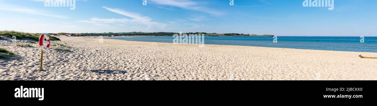 Vista panoramica della spiaggia di Solastrana lunga striscia di sabbia bianca all'inizio dell'estate, Stavanger, Norvegia, maggio 2018 Foto Stock