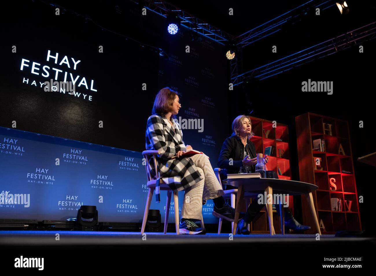 Hay-on-Wye, Galles, Regno Unito. 5th giugno 2022. 355 - Christina Lamb parla con Katya Adler al Festival di Hay 2022, Galles. Credit: Sam Hardwick/Alamy. Foto Stock