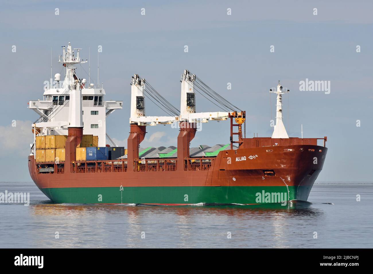 General Cargo Ship AUJAQ in direzione del canale Kiel Foto Stock