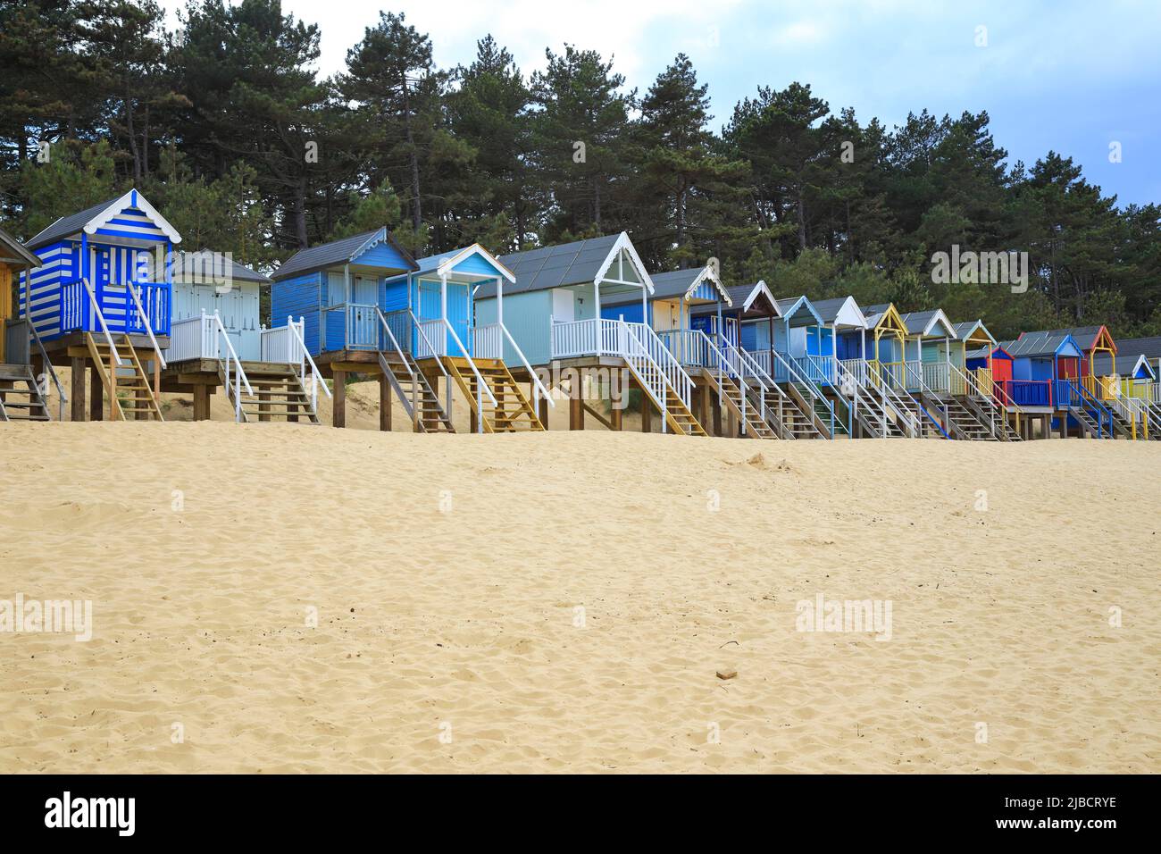 Colorate capanne sulla spiaggia di Wells-next-the-Sea, Norfolk, Inghilterra, Regno Unito. Foto Stock