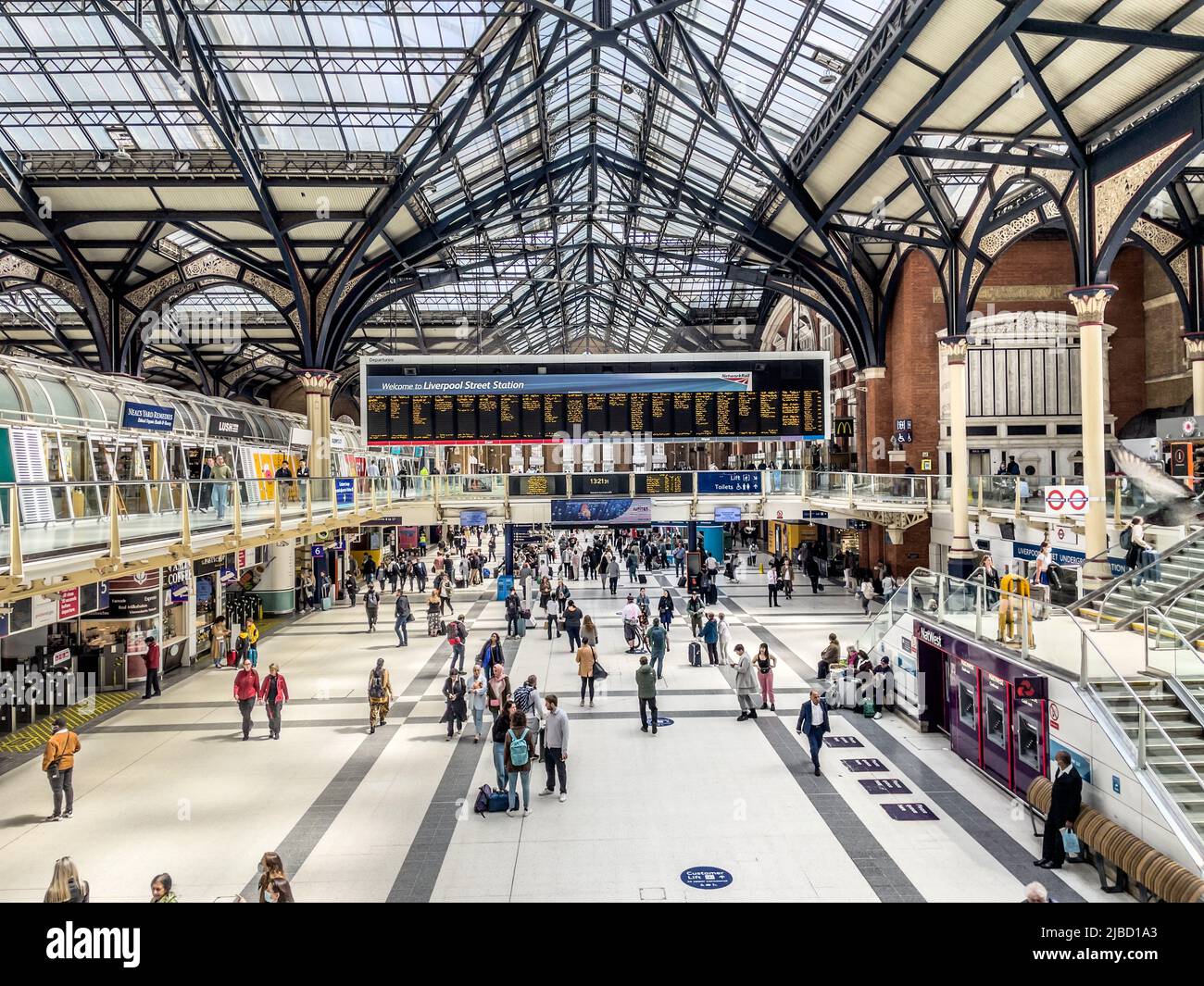 L'atrio alla stazione di London Liverpool Street Foto Stock