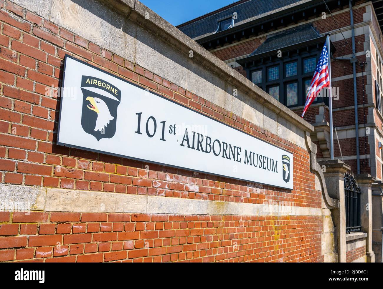 Bastogne, Belgio - 4 giugno 2022: Primo piano del Museo Airborne 101st nel centro storico di Bastogne Foto Stock